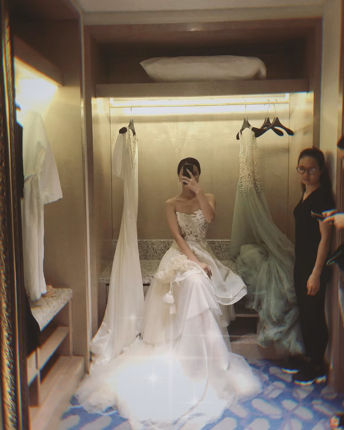 Sau này dù không còn công khai xuất hiện cùng nhau nhưng dân mạng vẫn "soi" ra bằng chứng chứng minh cả hai vẫn giữ mối quan hệ tốt đẹp sau ồn ào tình cảm. Thậm chí họ còn vướng tin đồn sắp kết hôn.