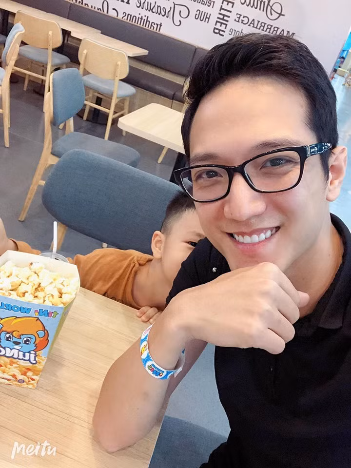 Chí Nhân cũng thừa nhận anh đang có người để chia sẻ, còn chuyện kết hôn thì hãy để mọi chuyện tùy duyên.