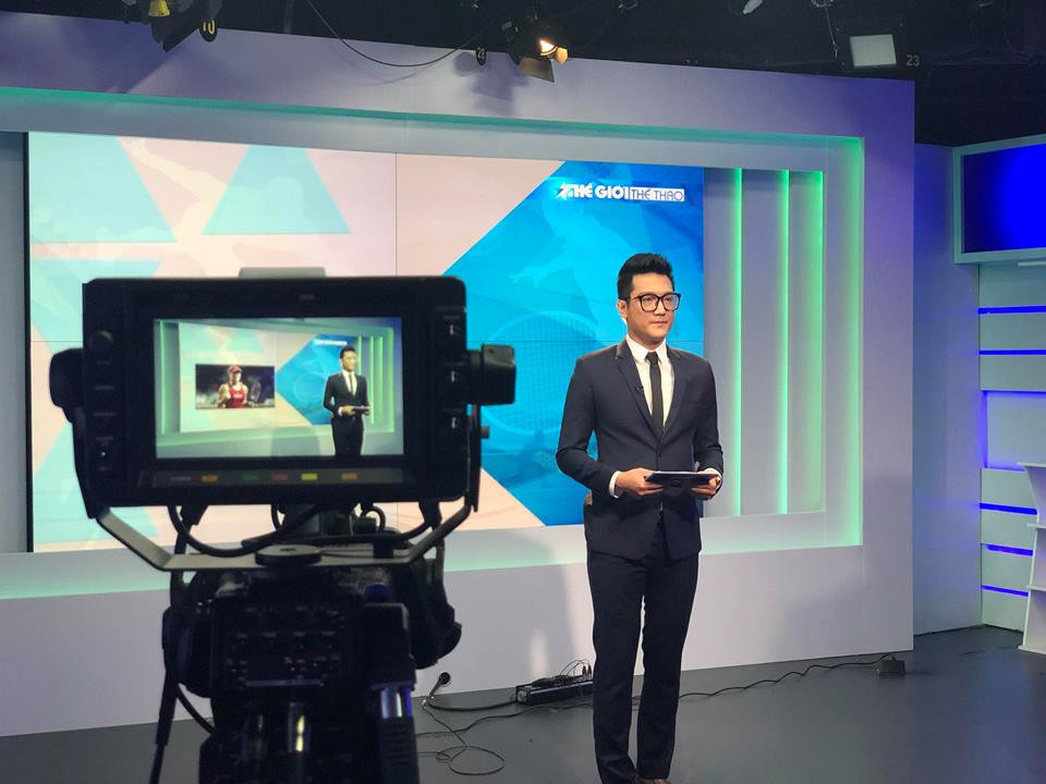 Về sự nghiệp, ngoài công việc diễn viên, Chí Nhân còn đảm nhận thêm vai trò mới - một BTV Thể thao trên sóng truyền hình đã được 1 năm nay.