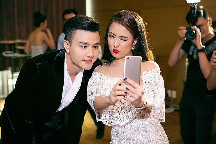 Chưa lần nào lên tiếng xác nhận chuyện tình cảm một cách công khai nhưng có một thời gian, cặp đôi đẹp nhất nhì làng giả trí Việt thường xuyên đăng ảnh tình tứ bên nhau.