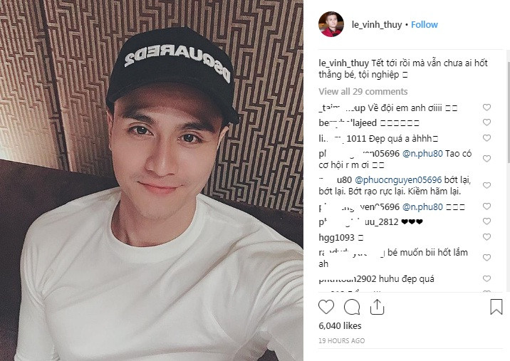 Hơn một lần Vĩnh Thụy - Hoàng Thùy Linh làm dấy lên nghi vấn "rạn nứt" sau chia sẻ mới đây nhất của chàng siêu mẫu trên Instagram cá nhân. Theo đó, Vĩnh Thụy bất ngờ than thở: "Tết tới rồi mà vẫn chưa ai hốt thằng bé, tội nghiệp".