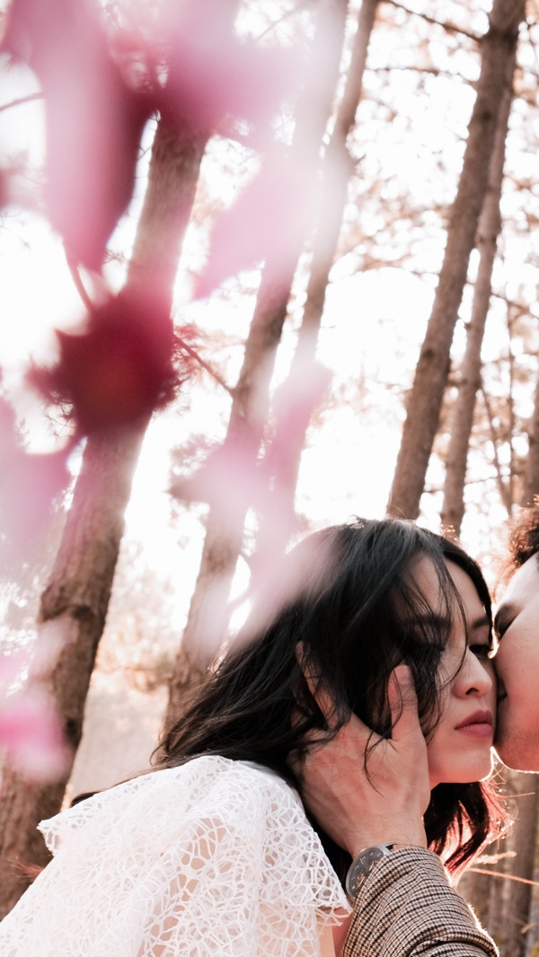 Mới đây, cặp vợ chồng diễn viên "lên quyết tâm" trốn con đi hẹn hò, lên Đà Lạt thực hiện bộ ảnh vô cùng ngọt ngào và lãng mạng để ôn lại kỷ niệm 6 năm bên nhau.