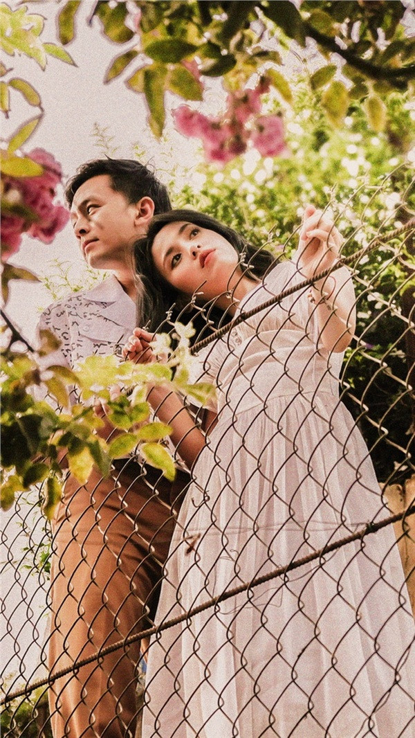 Trên trang cá nhân của mình, Tú Vi chia sẻ: "Đi Đà Lạt mà sáng đi chiều về lần đầu tiên trong ngày! Đi đâu cũng không dám đi lâu vì nhớ Cún!".