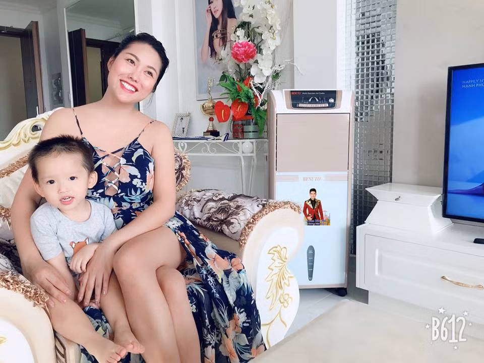 Dù được nhiều đàn ông theo đuổi nhưng Phi Thanh Vân hiện vẫn chọn cuộc sống độc thân vui vẻ bên bé Tấn Đức - con chung của Phi Thanh Vân và chồng cũ Bảo Duy.