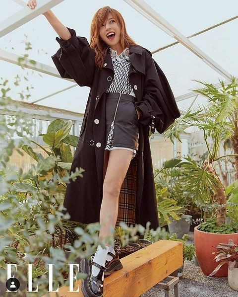 Ở tuổi 42, nàng Én nhỏ vẫn giữ được thân hình thon gọn.