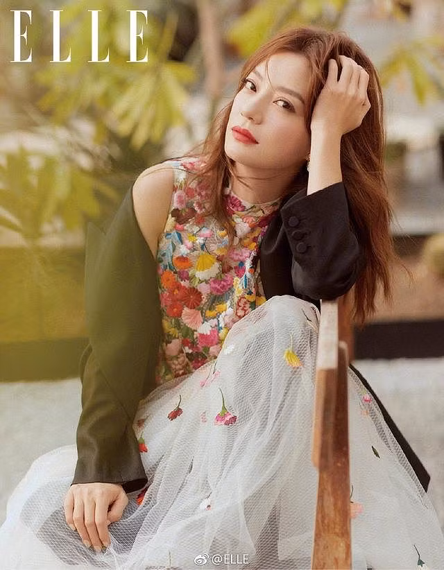 Bà mẹ một con dịu dàng và đằm thắm.