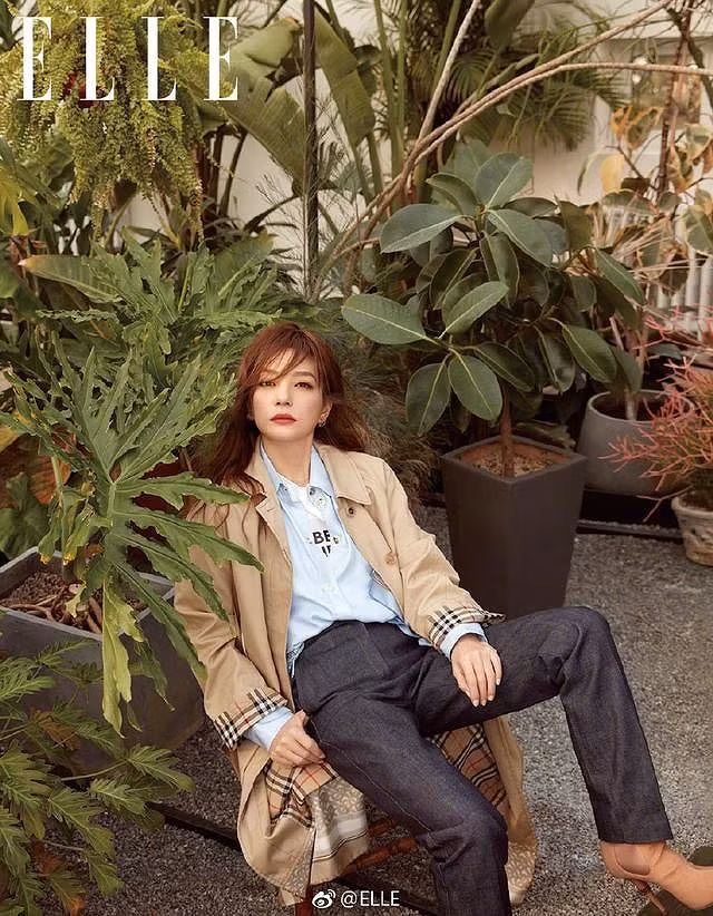 Mặc thị phi bủa vây, Triệu Vy vẫn miệt mài với các dự án còn dang dở.