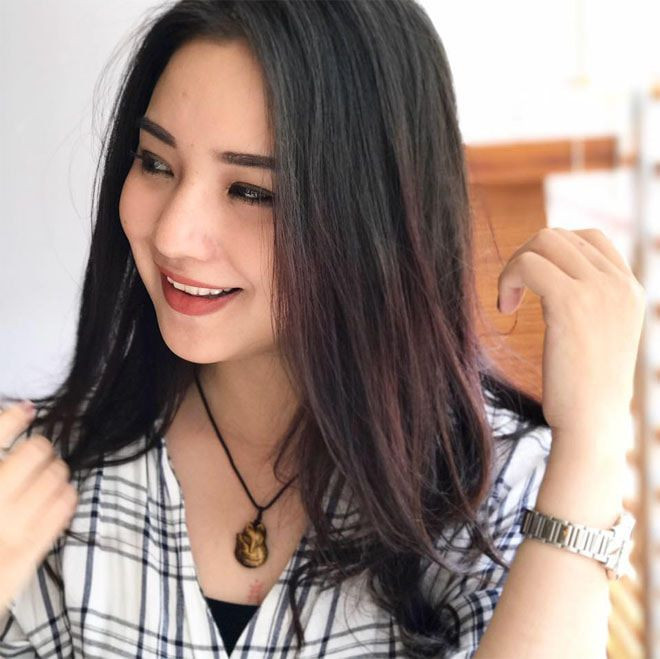 Gương mặt bầu bĩnh, hiền hậu của Kiều Oanh gây thiện cảm với người đối diện.