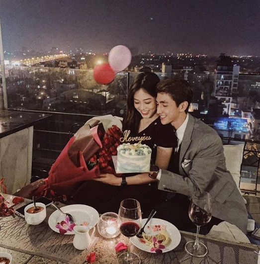 Bạn trai nàng Á hậu sau đó vội giải thích rằng lúc đó chỉ muốn "giải vây" cho bản thân vì luôn bị hỏi về chuyện kết hôn.