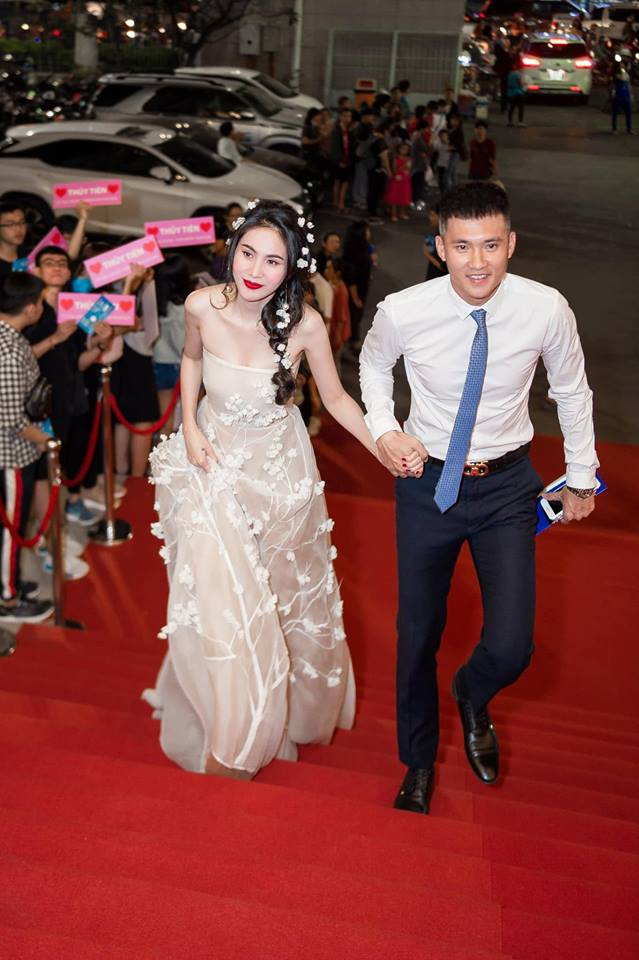 Chia sẻ của Thủy Tiên nhận được nhiều sự quan tâm của người hâm mộ. Các fan động viên nữ ca sĩ đừng quá bận tâm đến những tin đồn và hy vọng cô sẽ sớm ra sảm phẩm mới.