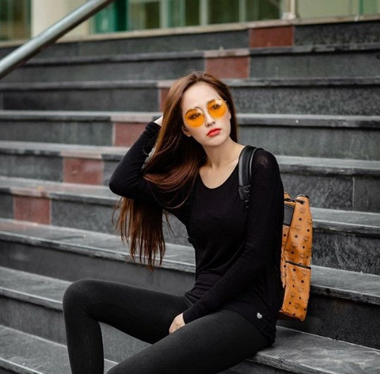 Chân dài họ Mai còn cho biết, cô thích con trai trông phải hiền lành nhưng tính tình phải hơi đanh đá một chút và tất cả anh chàng mà cô từng thích đều là những người như thế.