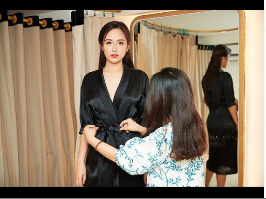 Theo đó, Hoa hậu Mai Phương Thúy từng cho biết trên Dân Việt: “Ý định kết hôn cũng nằm trong kế hoạch 2019 vì 2 bên đã có lời hẹn ước nhưng chuyện tình cảm tôi không thích nói trước vì sợ bị “đá” trước khi thực hiện được".