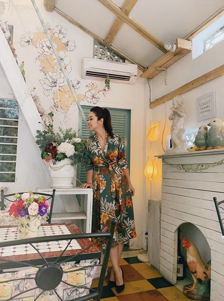 Sự nghiệp khá thành công cùng hôn nhân hạnh phúc, viên mãn khiến nữ MC luôn trẻ trung và rạng rỡ.