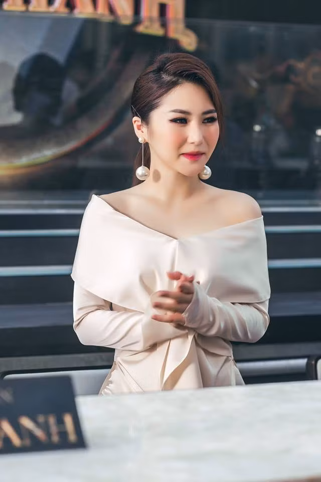  Giọng ca "Em gái mưa" không tiết lộ sẽ tạm ngừng ca hát trong bao lâu, nhưng người hâm mộ hy vọng cô sẽ sớm trở lại khi có sảm phẩm âm nhạc hay và chương trình phù hợp.