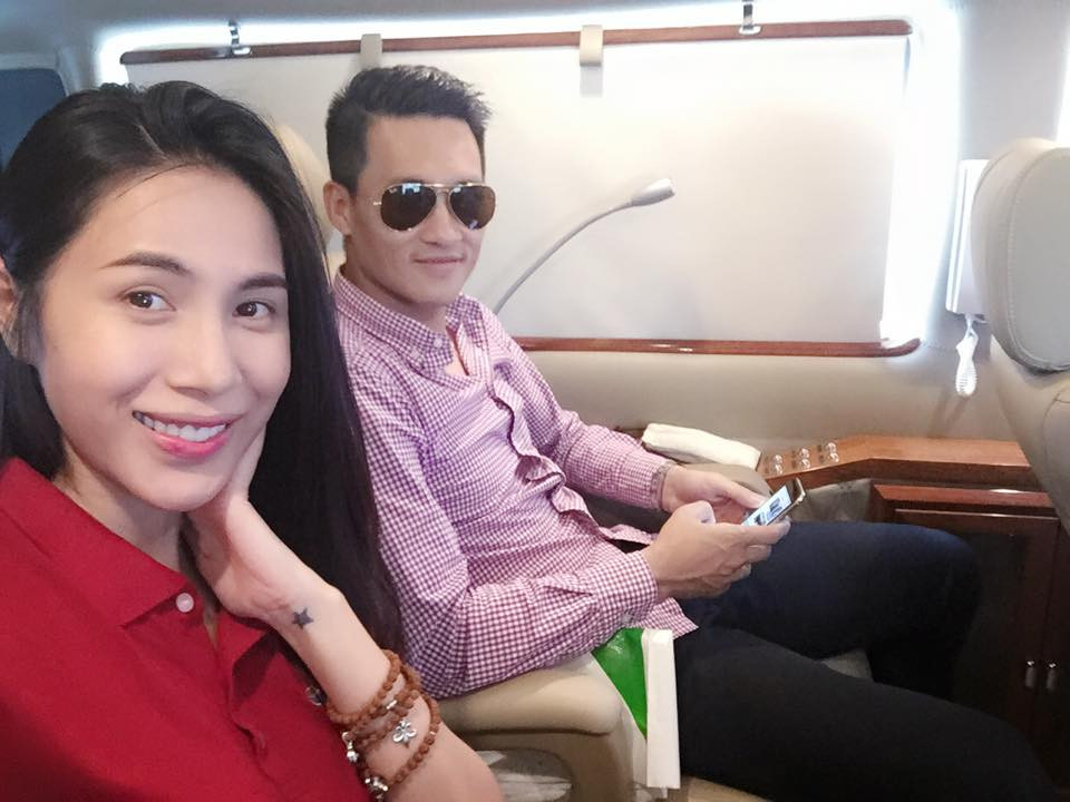 Sau bao năm chung sống, cặp đôi Beck-Vic Việt Nam được mệnh danh là đôi vợ chồng hạnh phúc nhất nhì showbiz Việt. Thủy Tiên cũng nhiều lần công khai cuộc sống giàu sang, hạnh phúc bên ông xã tâm lý, giỏi giang.