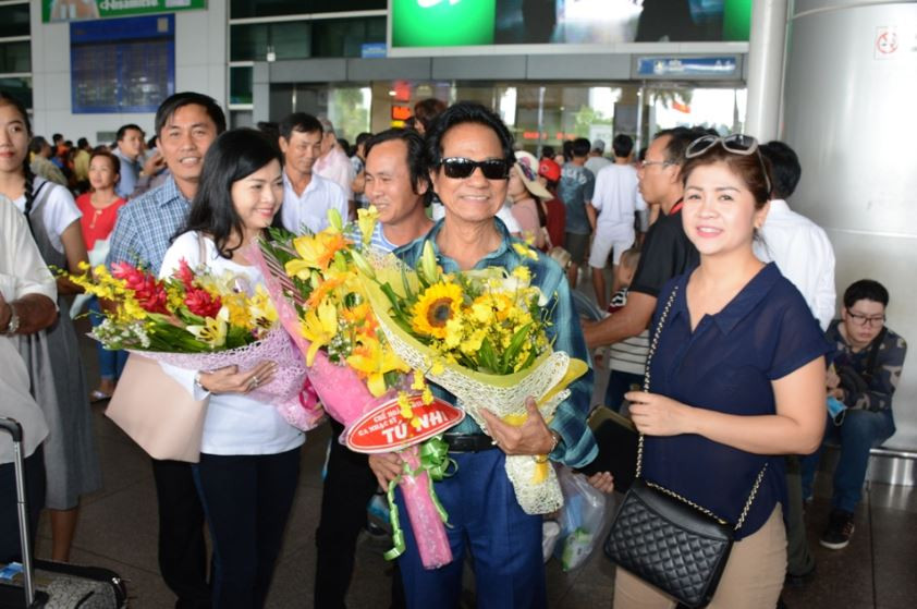 Không chỉ có sự nghiệp lừng lẫy, Chế Linh còn thu hút sự quan tâm quanh đời sống tình trường và được mệnh danh là nghệ sĩ có nhiều con nhất trong làng nhạc Việt. Riêng số cháu chắt thì ông... không nhớ hết.