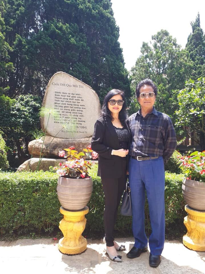 Bà xã Vương Nga luôn sát cánh cùng chồng cả trong cuộc sống lẫn công việc. Ảnh: FBNV.