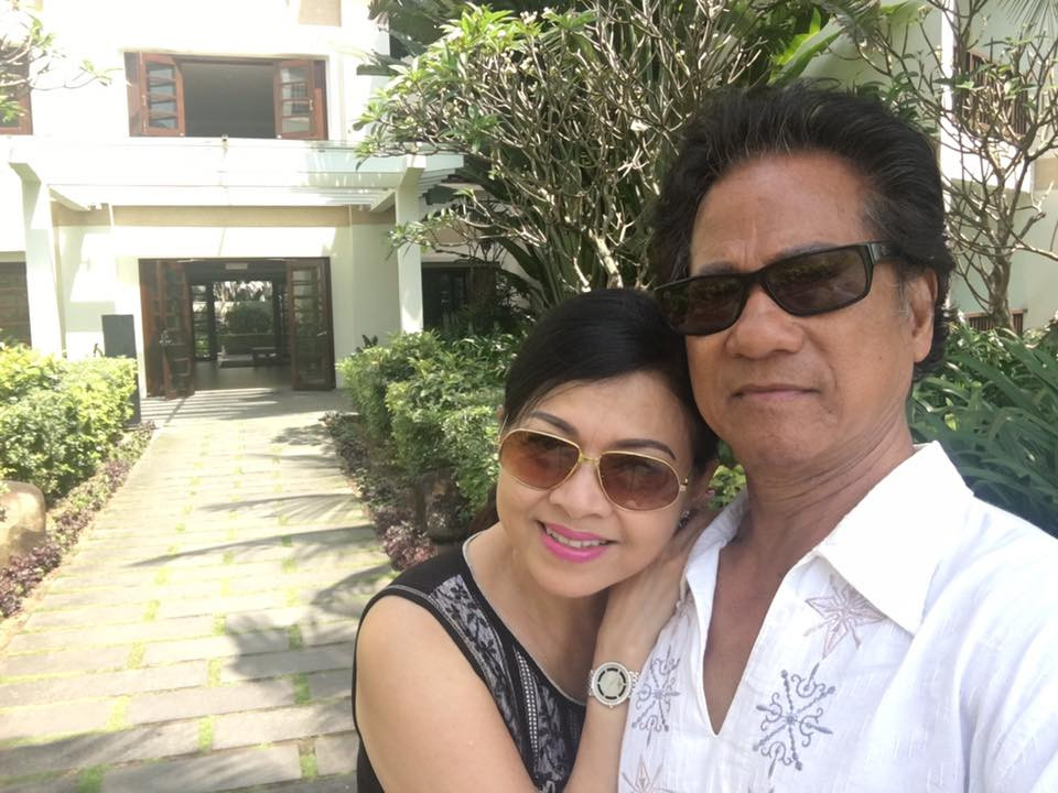 Dù đã ở tuổi U80 nhưng nam danh ca vẫn giữ được phong độ trẻ trung cùng giọng hát ngọt ngào.