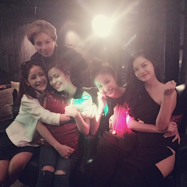 Dù người trong cuộc chưa lên tiếng nhưng người hâm mộ vẫn tỏ ra tiếc nuối nếu hội chị em thân thiết của Phạm Quỳnh Anh thiếu vắng Hoàng Thuỳ Linh. Ảnh: FBNV.