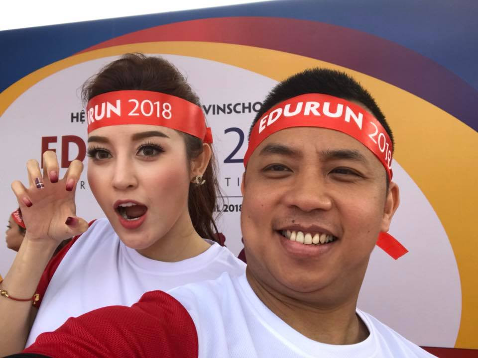 Cũng như Khánh Thi, kể từ sau khi kết hôn, Chí Anh chuyển hướng làm huấn luyện viên.