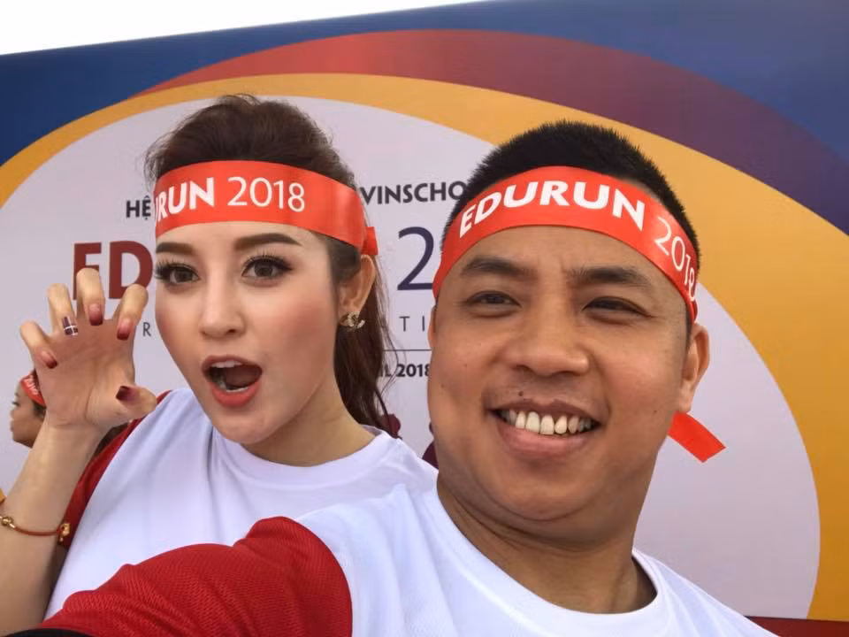 Cũng như Khánh Thi, kể từ sau khi kết hôn, Chí Anh chuyển hướng làm huấn luyện viên.