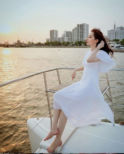 Trong những bình luận trả lời bạn bè, Thu Thảo thừa nhận bản thân đã tăng cân khá nhiều. Tuy nhiên, cô lại không nhắc gì đến chuyện bầu bí.