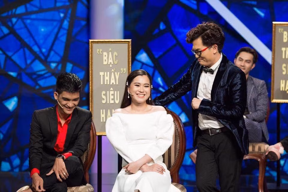 Là gương mặt thường xuyên xuất hiện trong các gameshow truyền hình cả nước với mức cát-sê cao ngất ngưởng, đây được xem là lần hiếm hoi MC Đại Nghĩa phải công khai lên tiếng "đòi nợ".