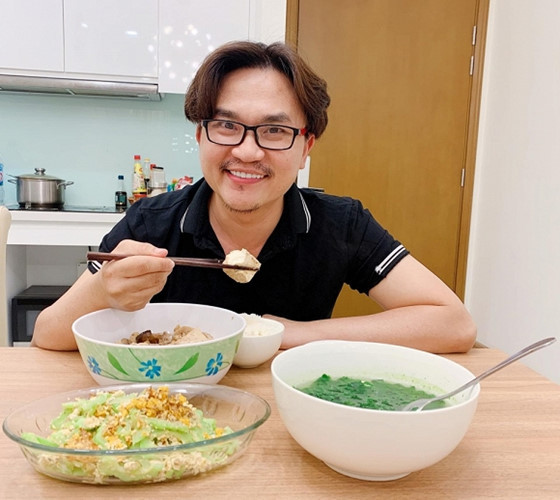 Ở tuổi 41, MC Đại Nghĩa vẫn độc thân. Anh chưa có ý định lấy vợ và sinh con, mà theo đuổi mục tiêu "sống ở trên đời quan trọng là sống tốt".