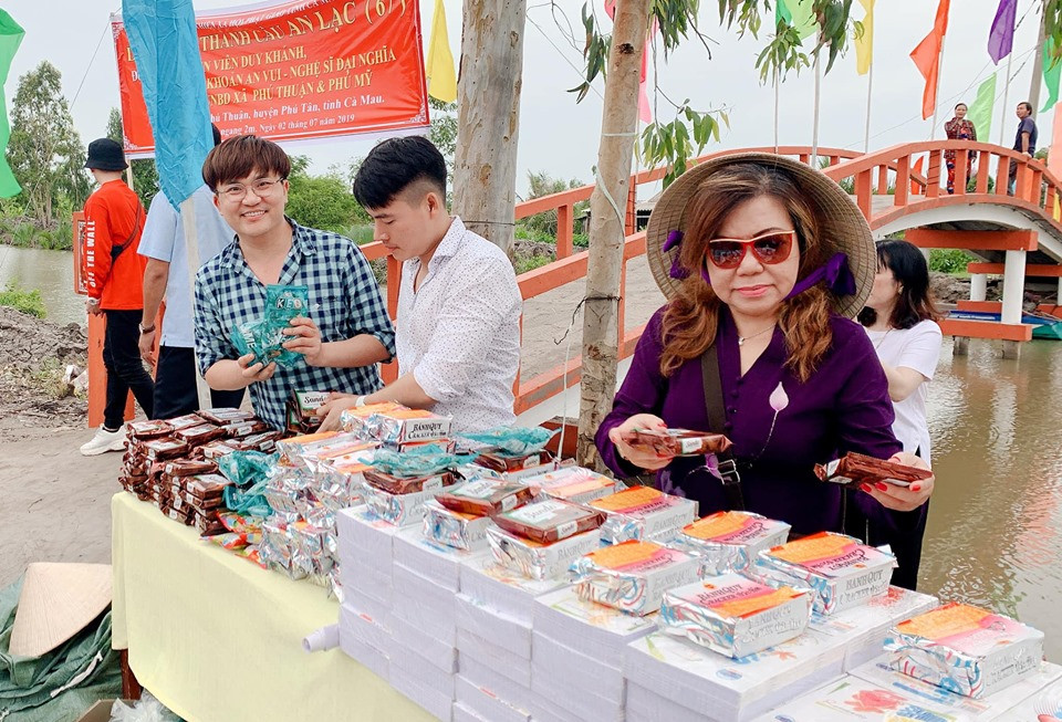 Nam MC tích cực làm từ thiện, cả đời bận kiếm tiền để... đem cho người dưng. Đại Nghĩa dành số tiền không nhỏ để đóng góp cho nguồn quỹ An Vui do anh là người sáng lập.