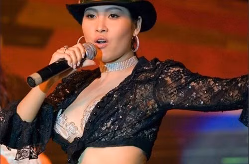 Minh Thư nổi tiếng nhờ vai Hạnh với hình ảnh bốc lửa trong phim "Gái nhảy" của đạo diễn Lê Hoàng.