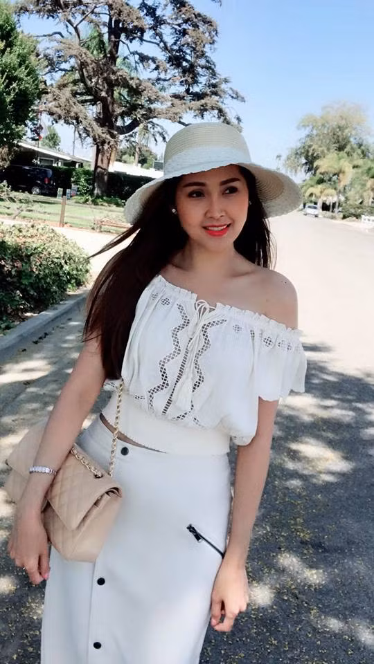 Tuy nhiên, cuối cùng thì bà mẹ một con cũng lên tiếng khẳng định, anh chàng "người lạ ơi" kia không phải là tình mới của cô như nhiều người phỏng đoán.