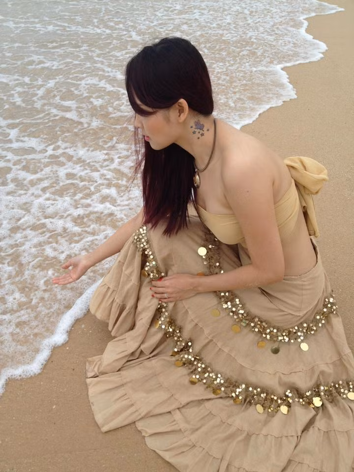 Sau ly hôn chồng trẻ kém 9 tuổi vào năm 2011, Minh Thư tham gia một vài phim truyền hình như "Quý cô tuổi Dần", "Ghen"...