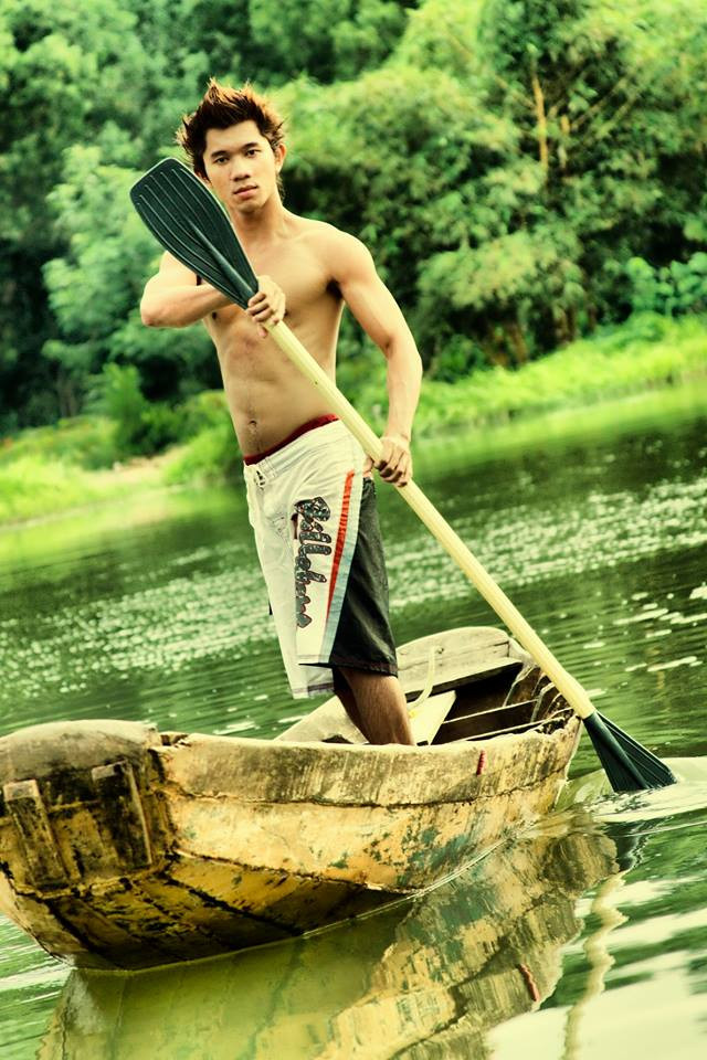 Nam ca sĩ được nhận xét là bảnh trai, nam tính khi khoe ảnh thời thanh xuân. Ảnh: Facebook nhân vật.