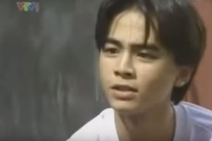 Văn Anh cũng là một trong những nam diễn viên gây ấn tượng trong phim khi đảm nhận vai Vinh - anh chàng có khuôn mặt thư sinh, nụ cười răng khểnh cực duyên cùng chất giọng miền Trung ngọt ngào.