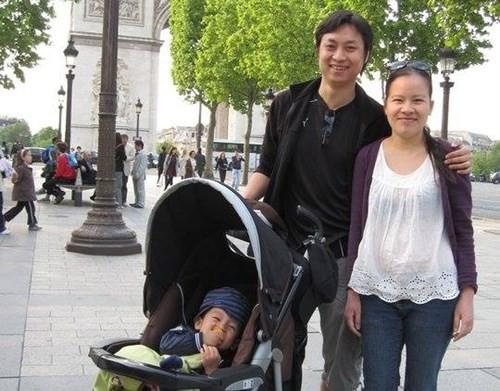 Sau gần 20 năm, Nam "mọt sách" ngày nào giờ đây đã yên bề gia thất. Anh hiện định cư ở Australia cùng vợ và 2 con, 1 trai 1 gái.