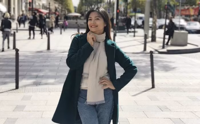 Sau một thời gian miệt mài đóng phim, mới đây nhất là "Tình khúc Bạch Dương", Kiều Anh chọn công việc chính là diễn viên múa và đạo diễn của Nhà hát Ca múa nhạc Việt Nam. Nữ diễn viên "Phía trước là bầu trời" hiện là một bà mẹ đơn thân. Ảnh: FBNV.