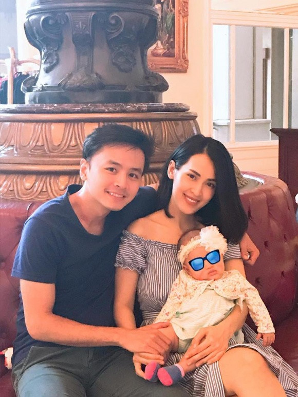 Sau vai Vinh, Văn Anh bền bỉ hoạt động nghệ thuật. Anh hiện có cuộc sống sung túc bên bà xã là nữ diễn viên Tú Vi và cô con gái đầu lòng vô cùng đáng yêu.