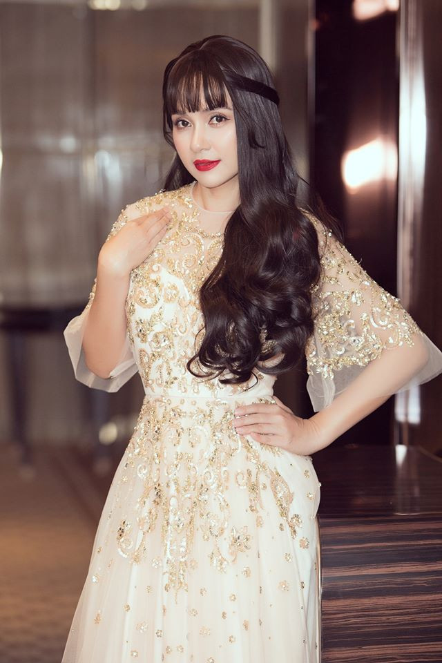 Việt Trinh có nguồn thu nhập ổn định từ công việc hiện tại. Cô còn nhận lời mời tham gia gameshow, làm giám khảo và hài lòng với cuộc sống không phải ganh đua, sân si với ai.