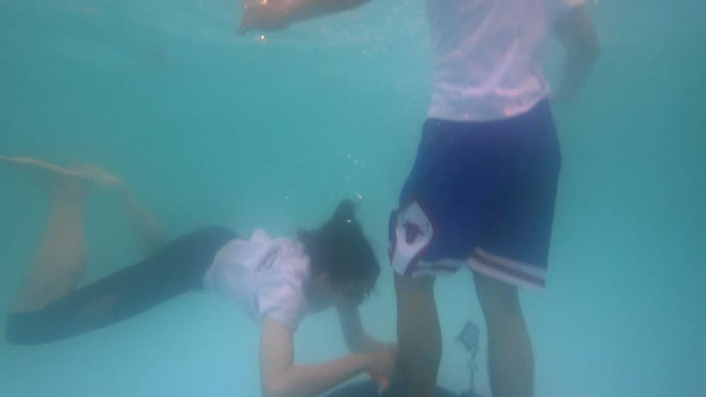 Cũng trong cuộc phỏng vấn này, Tim hỏi thẳng Trương Quỳnh Anh: “Tôi có nghe nhận xét bạn nói tôi có mâu thuẫn riêng, thường hay chặn những phát biểu và không cho bạn thể hiện nhiều?”. Không né tránh, Trương Quỳnh Anh trả lời: “Có những lúc tôi hỏi thì host của chương trình lại kêu là: “Im đi, bớt nói lại cho nó sang”. Anh có nói câu đó không?”. Ngay lập tức, Tim thừa nhận là đúng và nói cảm thấy rất bình thường.