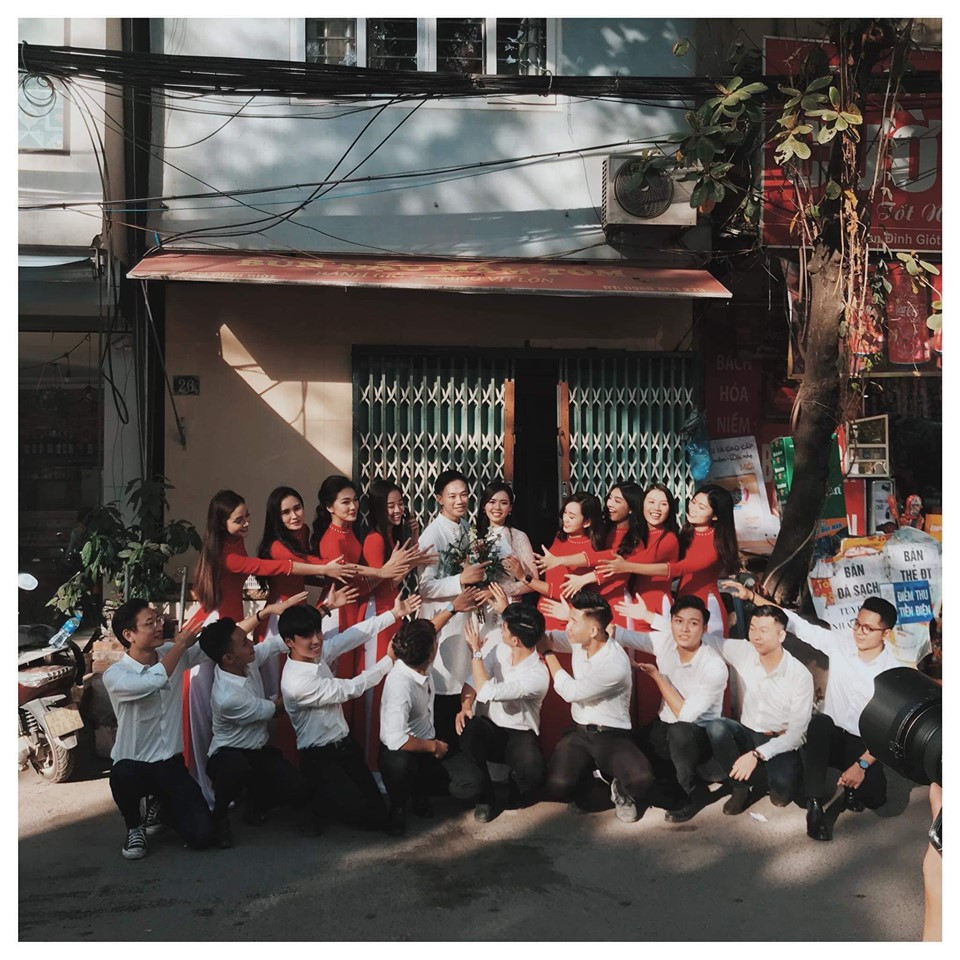  Đám hỏi người đẹp Bùi Thanh Hằng - top 5 Hoa hậu Hoàn vũ Việt Nam 2017 và bạn trai Quang Trường được tổ chức hôm qua (30/10).