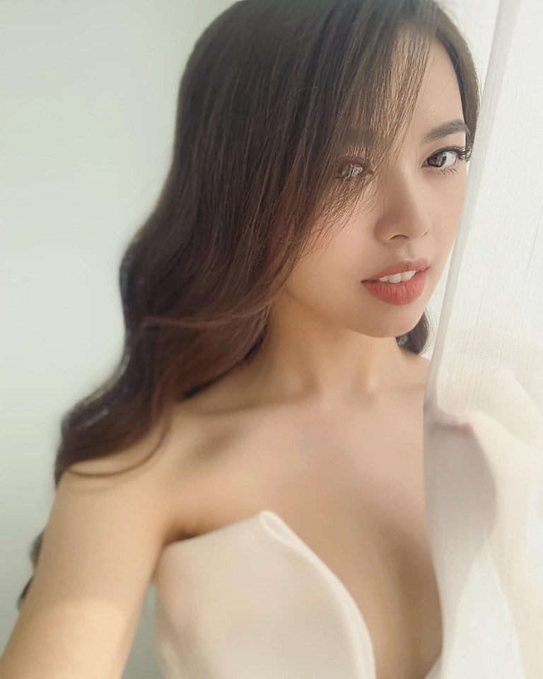 Người đẹp không lấn sân showbiz mà tiếp tục theo đuổi con đường học vấn. Ảnh: FBNV.