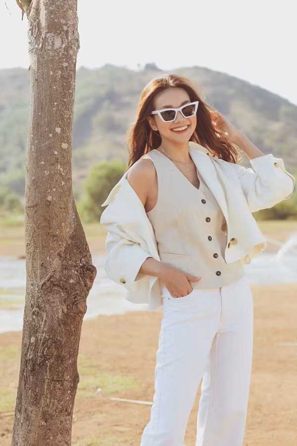 Siêu mẫu họ Phạm vẫn miệt mài theo đuổi nghệ thuật.