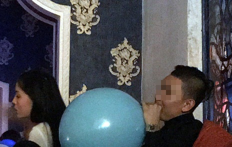 Năm 2016, nàng hậu còn bị tung ảnh hút thuốc...