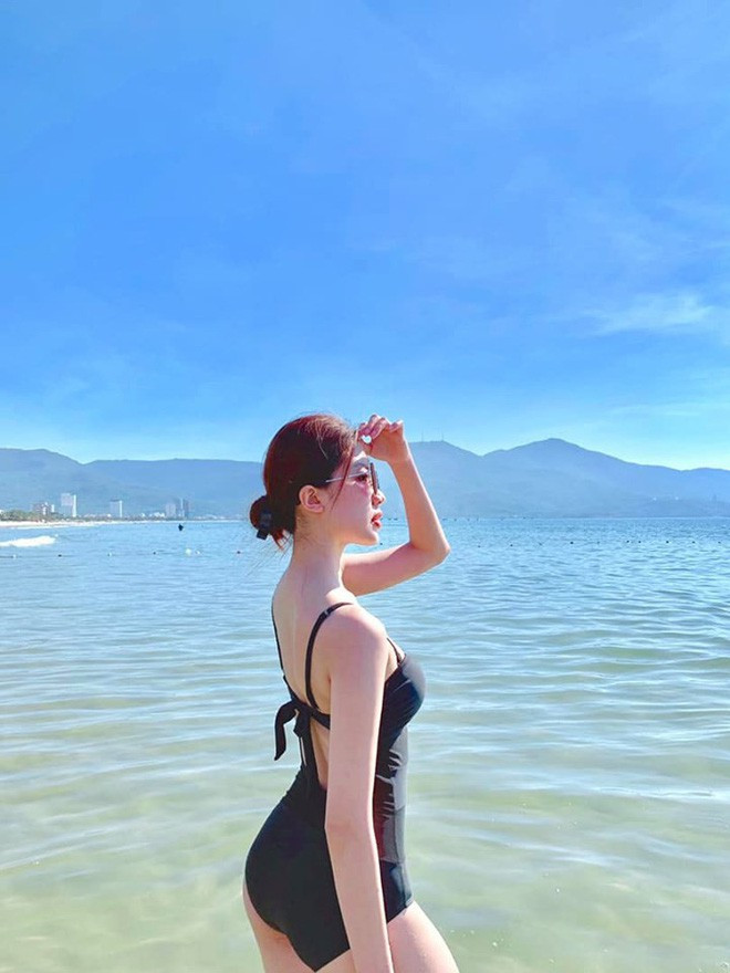 Ngoài đời, Lương Thanh cũng chuộng phong cách gợi cảm, tôn vóc dáng đẹp.