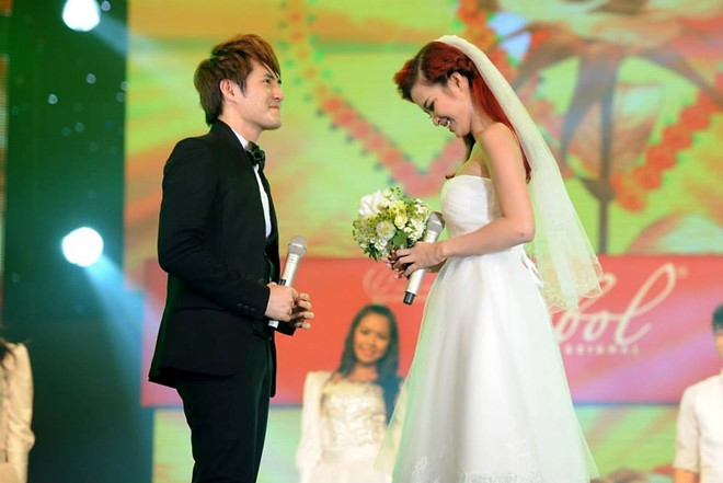 Cả hai đã nhiều lần hóa thân thành cô dâu chú rể trên sân khấu.