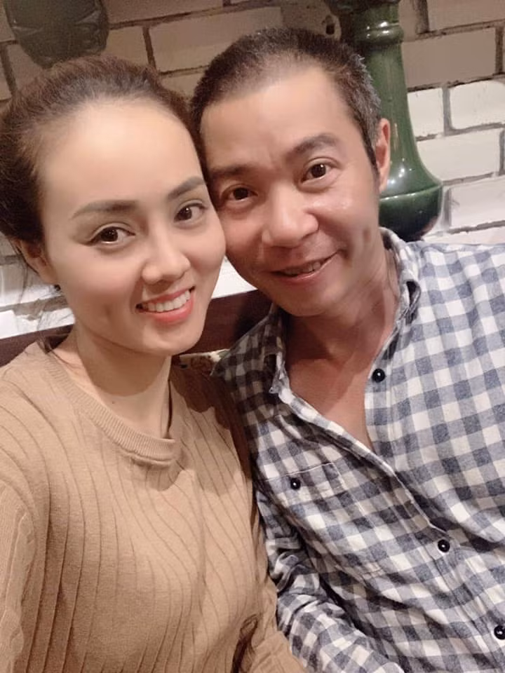 Sau thăng trầm hôn nhân, "Cô Đẩu" Công Lý hiện đang hạnh phúc viên mãn bên bạn gái Ngọc Hà, nữ phóng viên xinh đẹp kém anh 15 tuổi.