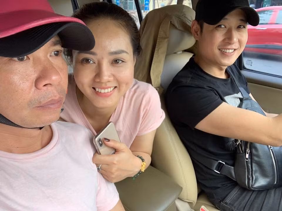 Không chỉ xinh đẹp, Ngọc Hà còn rất khéo léo. Cô từng được bạn trai Công Lý khen là rất biết cư xử với bố mẹ anh, với con riêng và những người vợ cũ của anh.