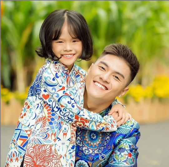 Khi được hỏi về chuyện chu cấp để nuôi con, Lâm Vinh Hải thừa nhận cả năm vừa rồi Hải không phải chu cấp cho con do mâu thuẫn giữa anh và vợ cũ và bạn gái mới Linh Chi quanh lùm xùm đã qua.