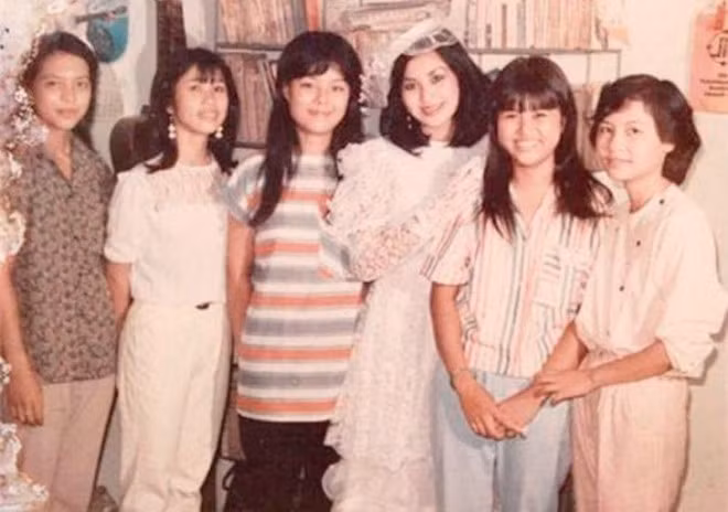 Được biết, nữ diva kết hôn lần đầu ở tuổi 18 nhưng ly hôn sau khi sinh con.