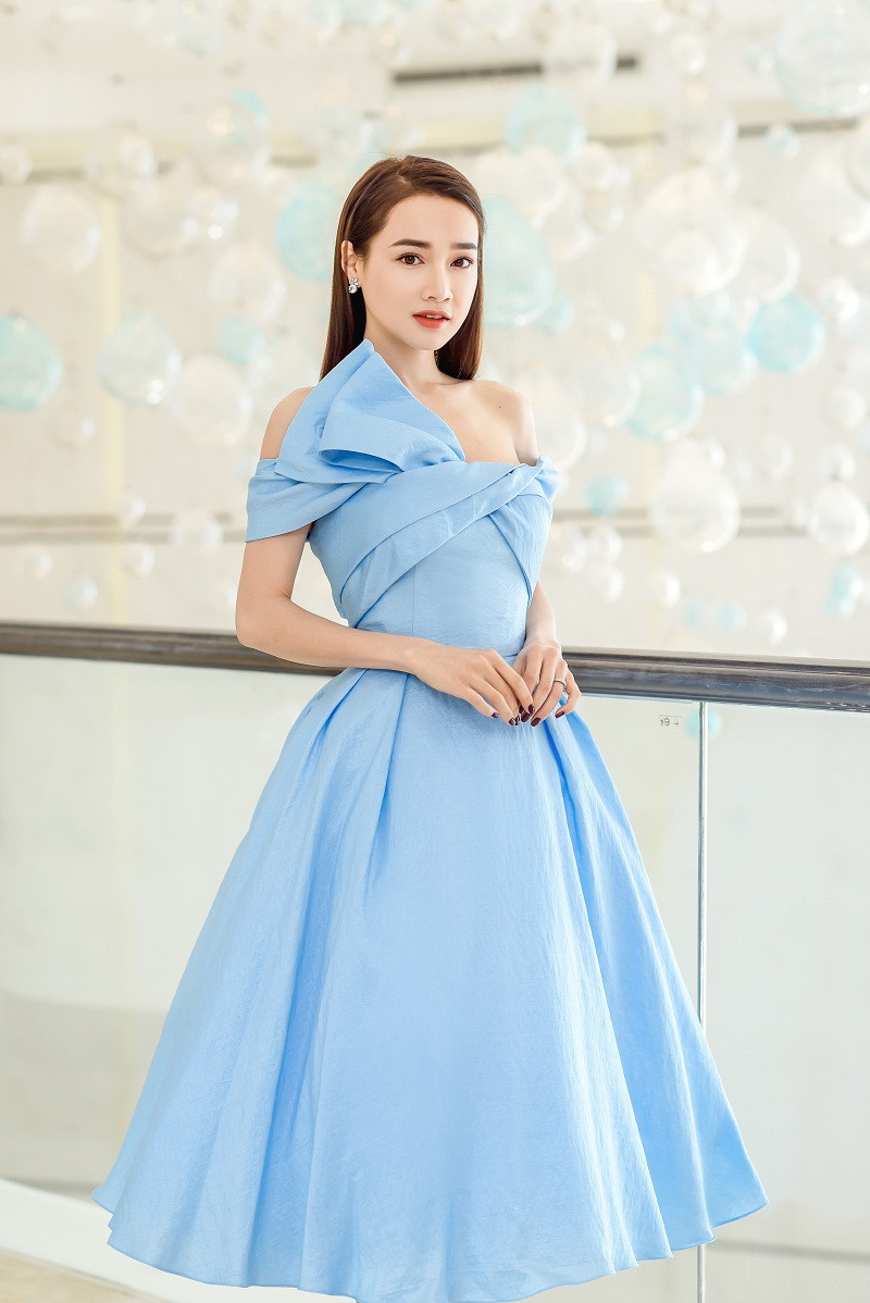 Mới đây, bà xã Trường Giang còn gây chú ý khi ngầm thừa nhận chuyện đã sinh con đầu lòng sau gần 1 năm giấu kín.